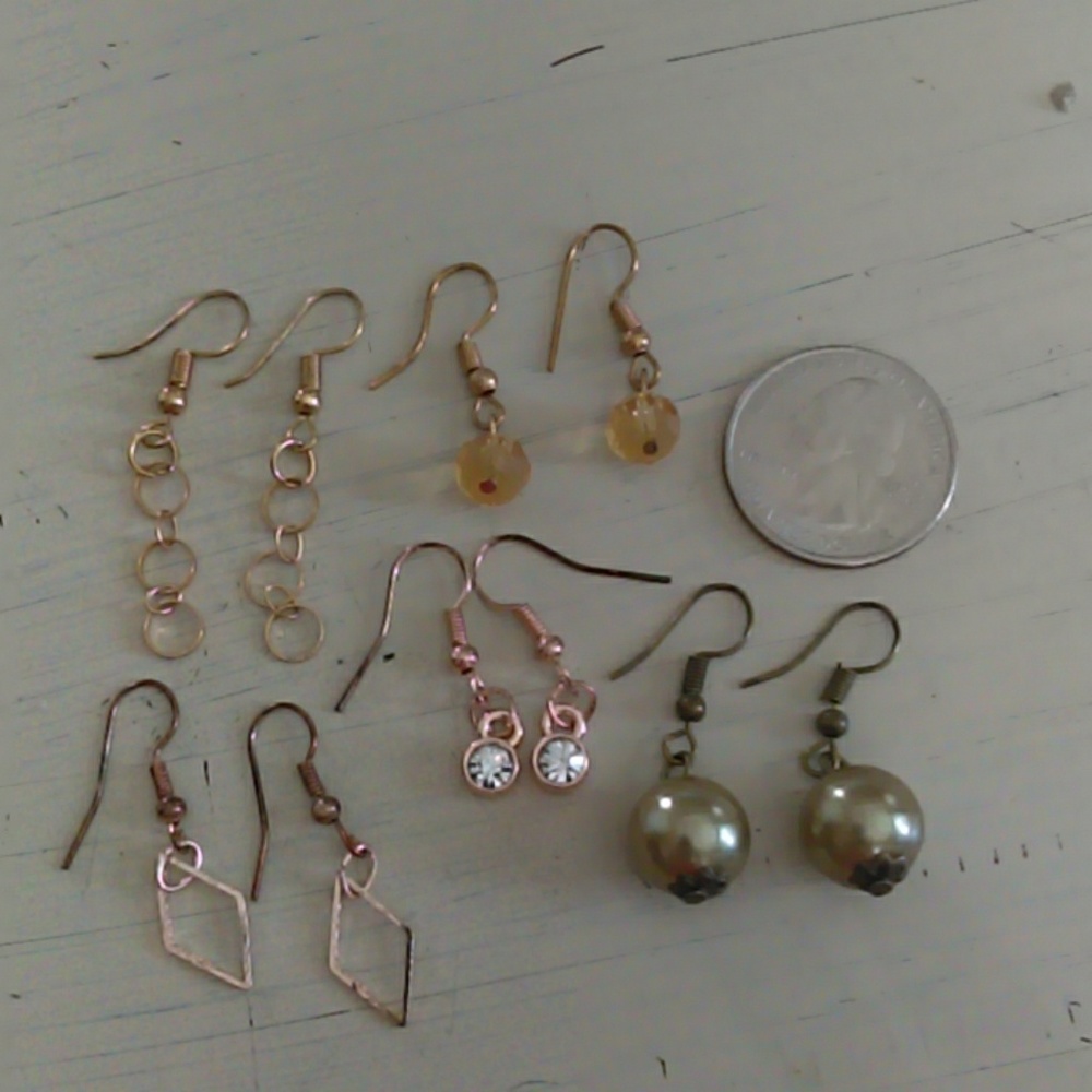 Set of 5 gold tone earings